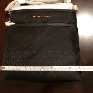 NEW Michael Kors Signature Kempton Messenger